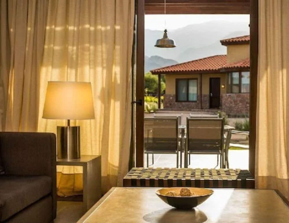 מלון Grace קאפאייט מראה חיצוני תמונה Interior of a villa at Four Seasons Resort