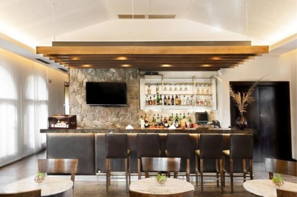 מלון Grace קאפאייט מראה חיצוני תמונה The bar at the lounge