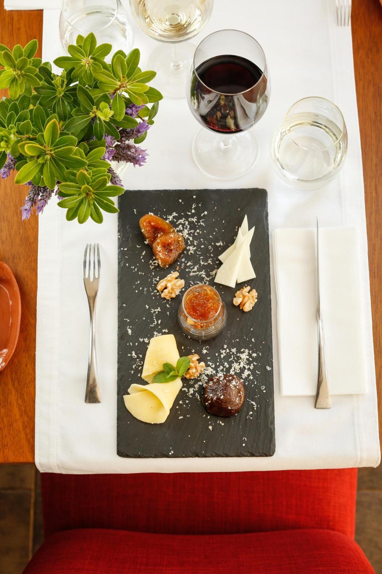 מלון Grace קאפאייט מראה חיצוני תמונה A cheese platter
