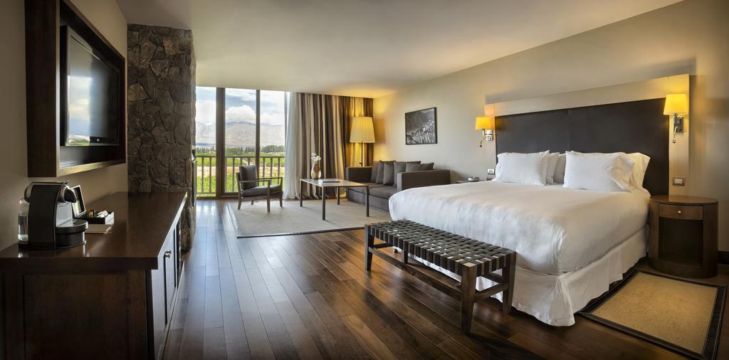 מלון Grace קאפאייט מראה חיצוני תמונה A guest room at the Four Seasons Hotel